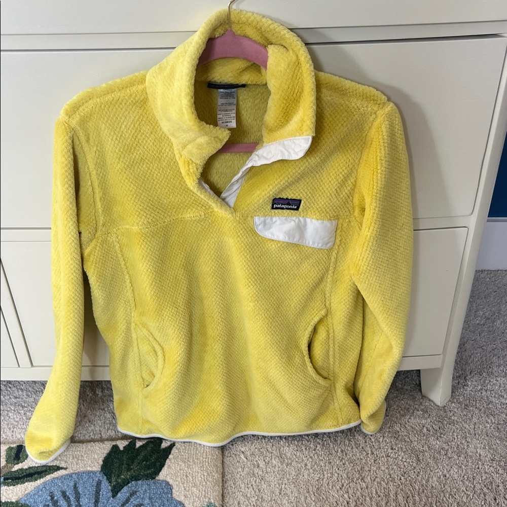 Patagonia yellow fleece pullover medium